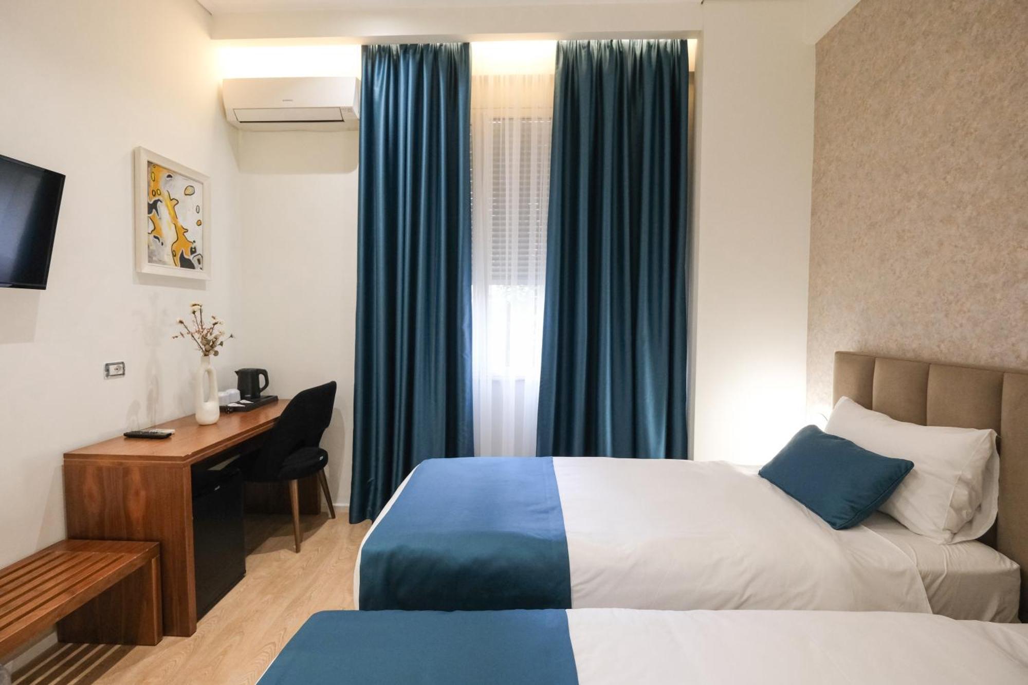 Golden City Hotel , Tirana Esterno foto